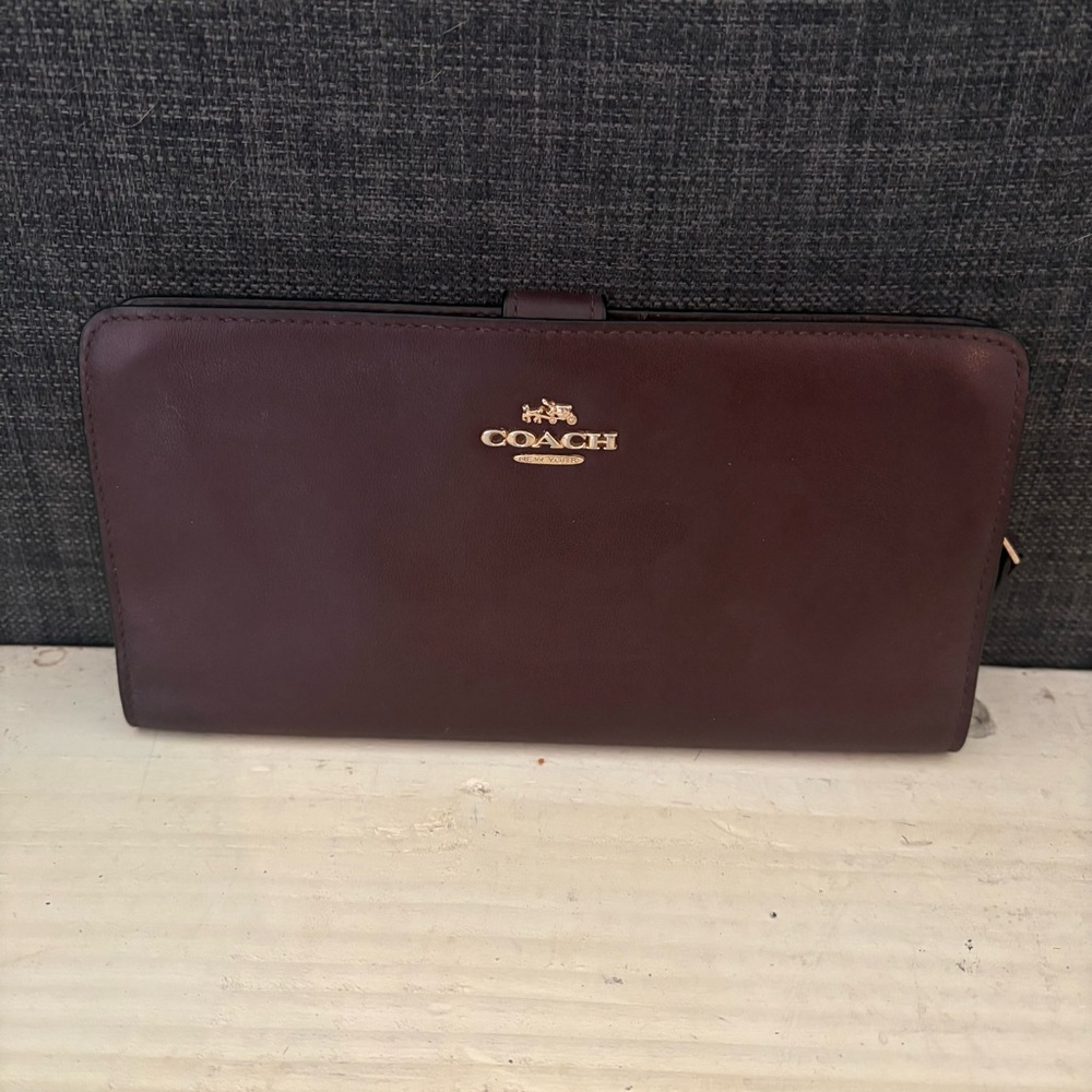 COACH Continental Wallet in Refined Leather with Oxblood Gold Accents - Picture 3 of 15